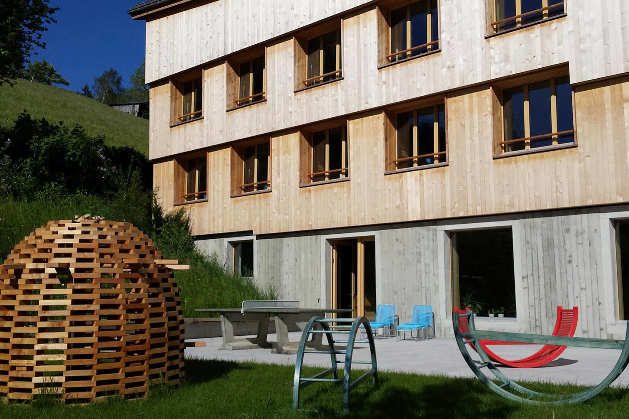 Saanen Gstaad Youth Hostel Экстерьер фото