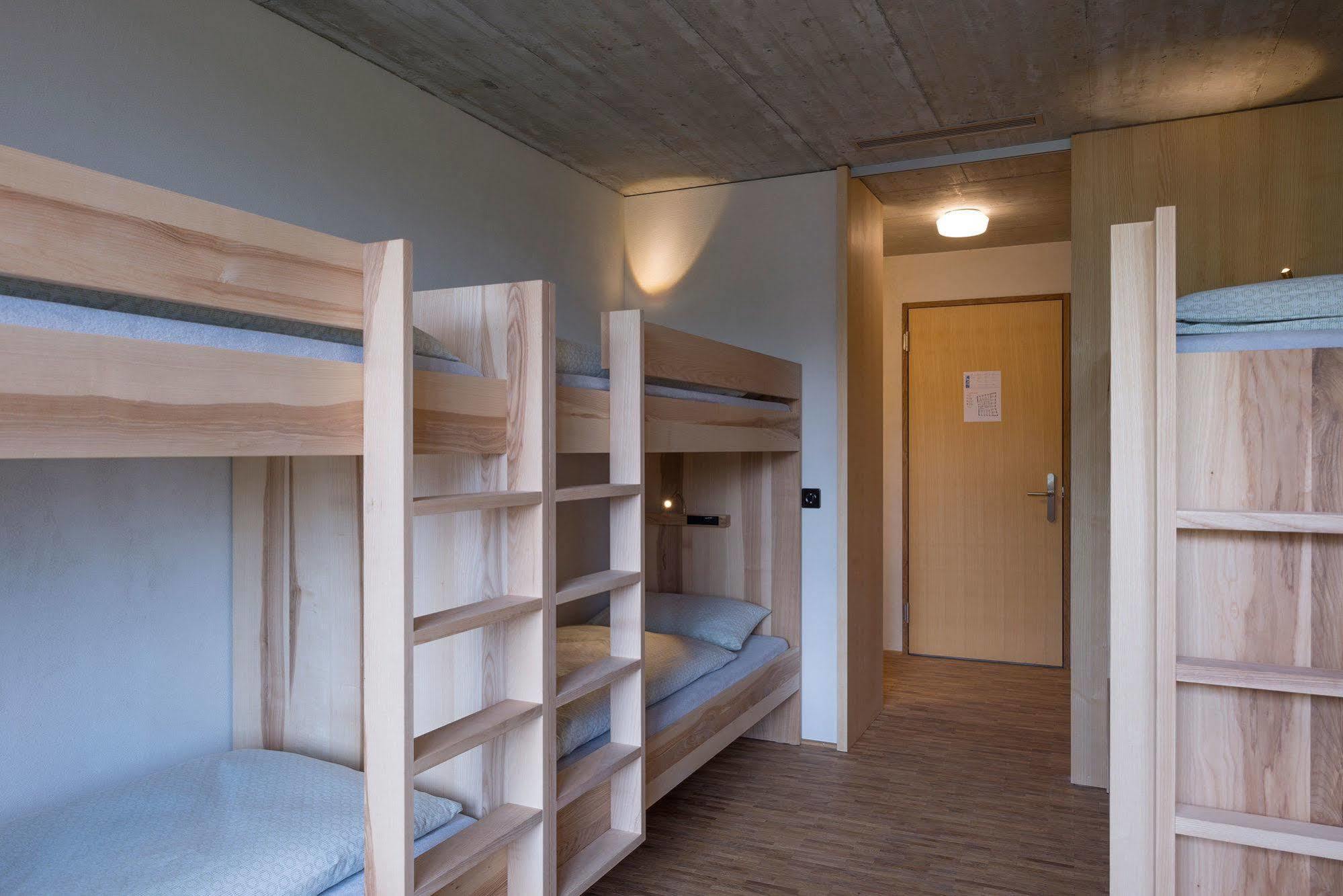 Saanen Gstaad Youth Hostel Экстерьер фото