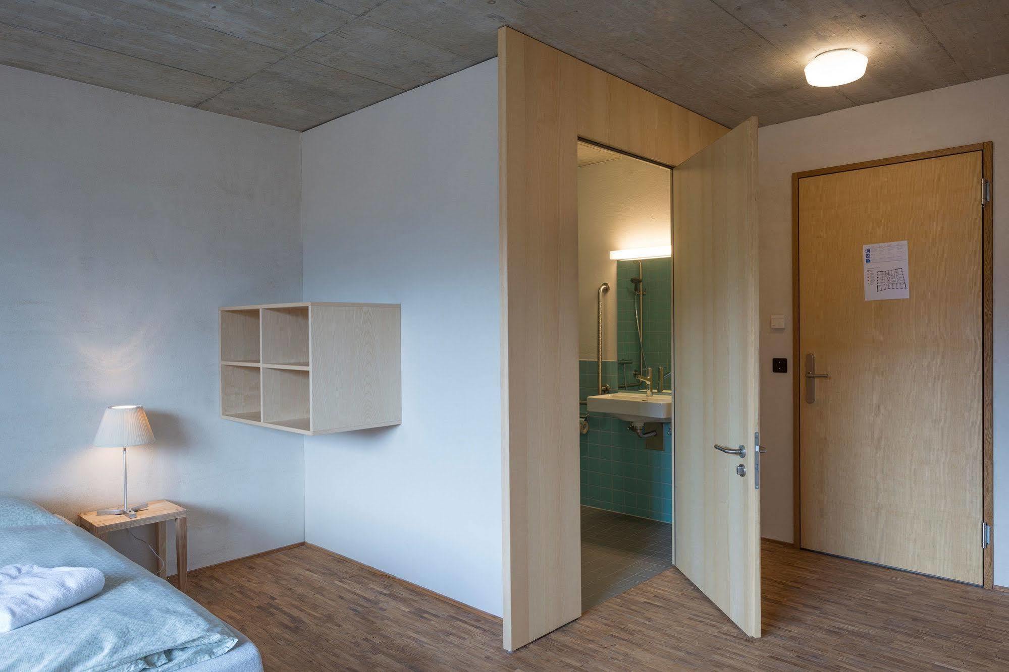 Saanen Gstaad Youth Hostel Экстерьер фото